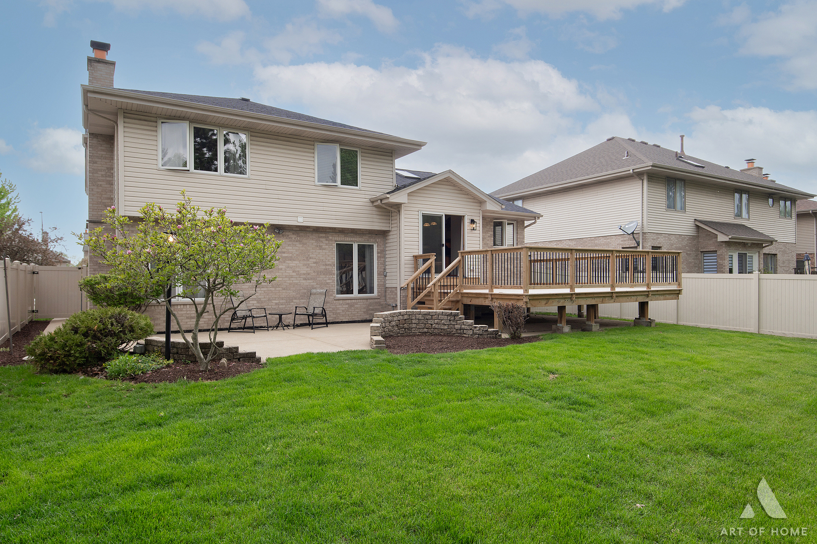 571 N Veterans Parkway, Addison, IL 60101