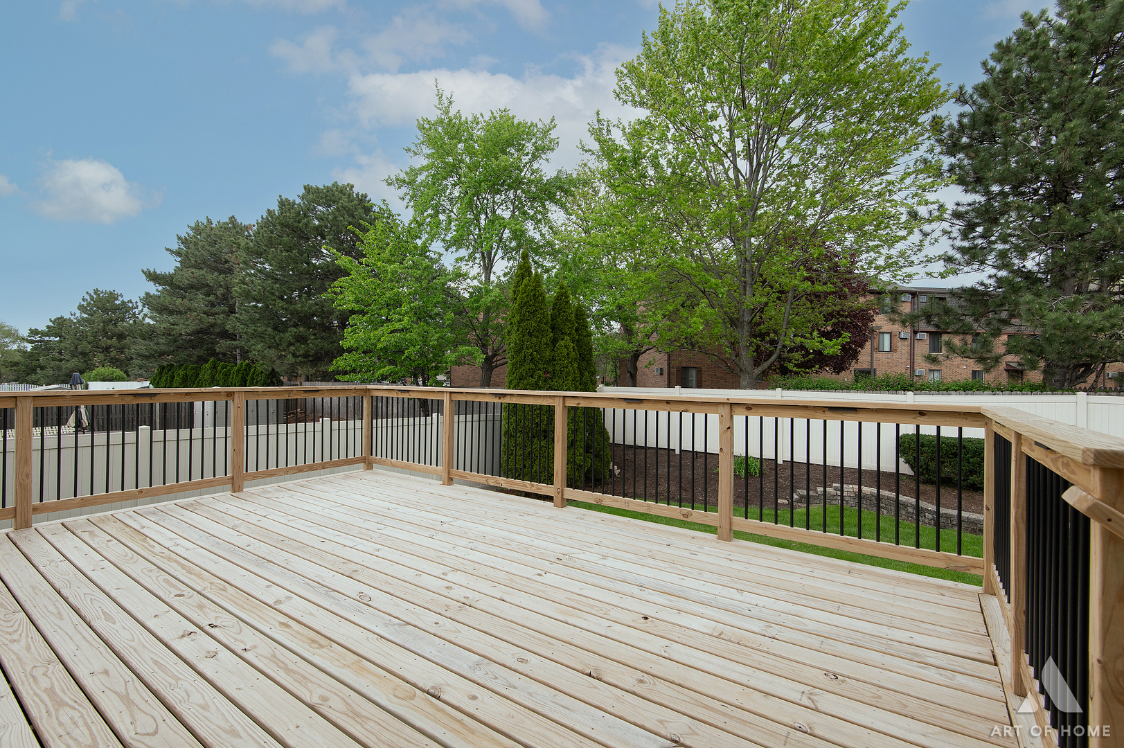 571 N Veterans Parkway, Addison, IL 60101