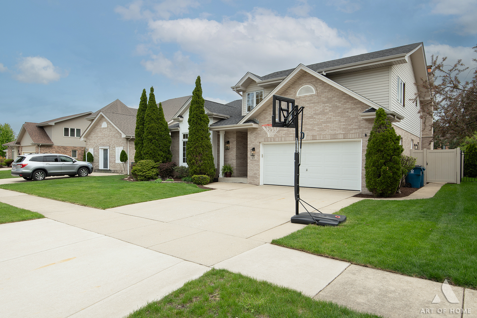 571 N Veterans Parkway, Addison, IL 60101