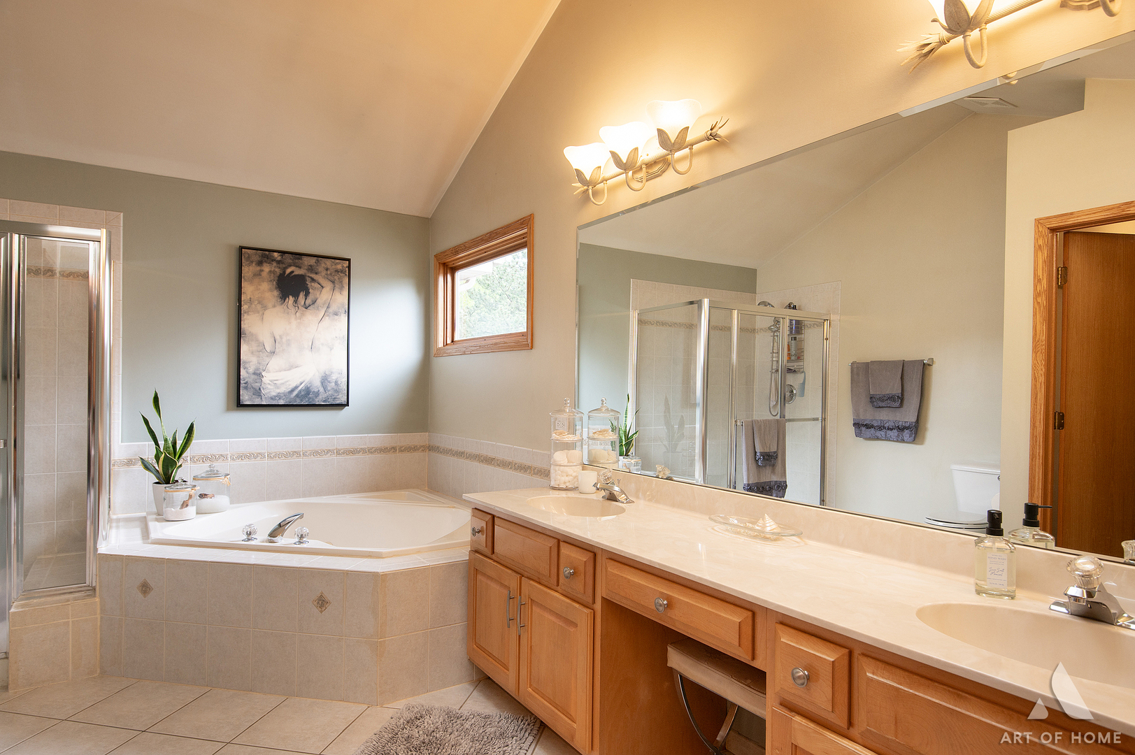571 N Veterans Parkway, Addison, IL 60101