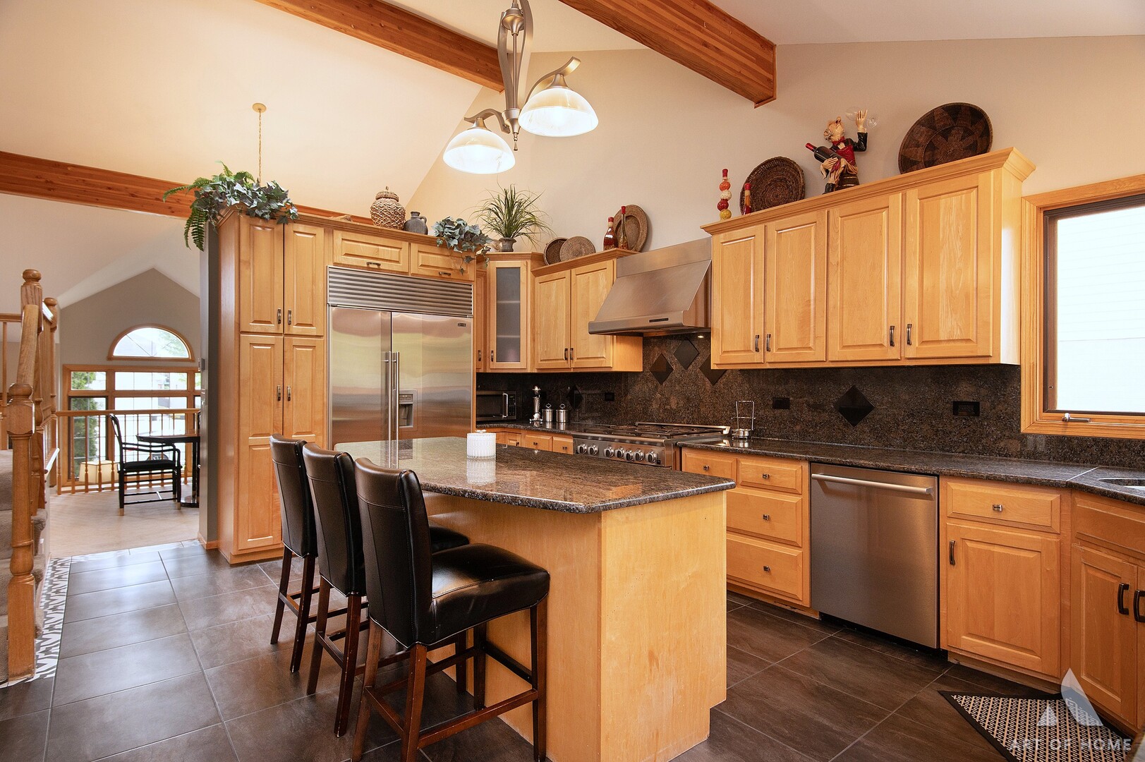 571 N Veterans Parkway, Addison, IL 60101
