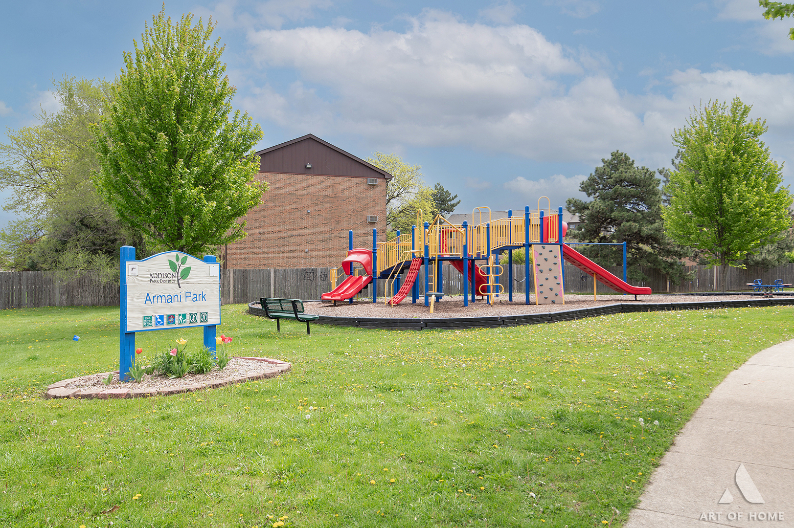 571 N Veterans Parkway, Addison, IL 60101