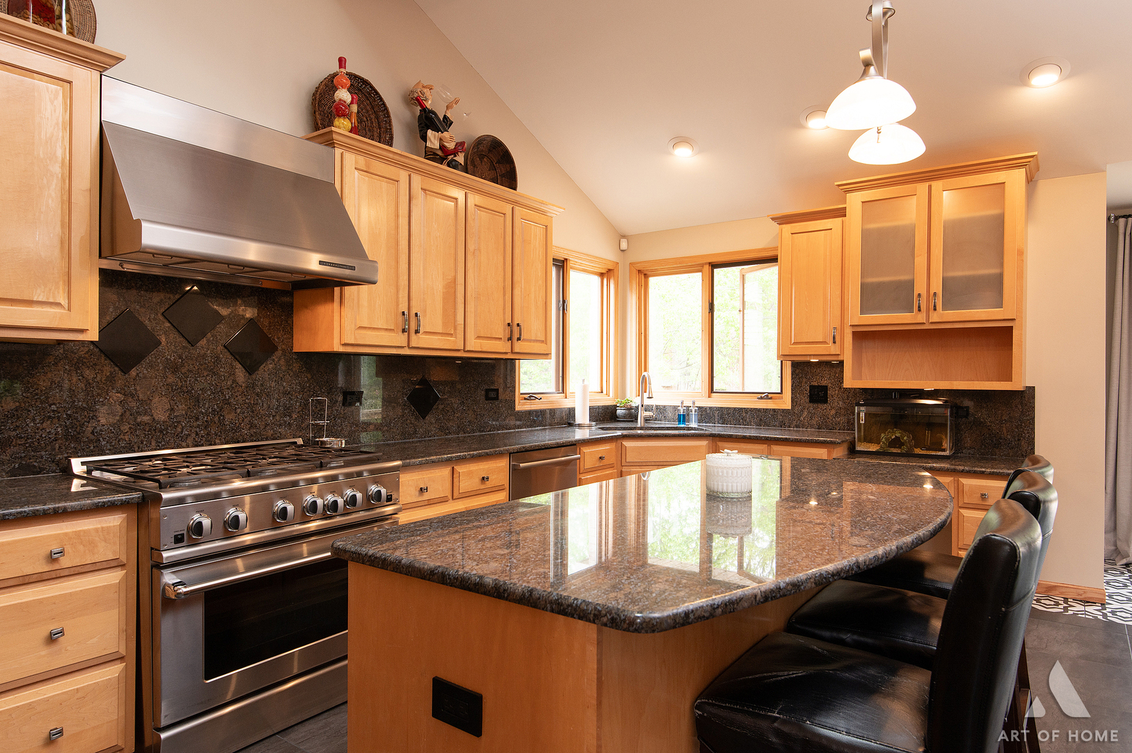 571 N Veterans Parkway, Addison, IL 60101
