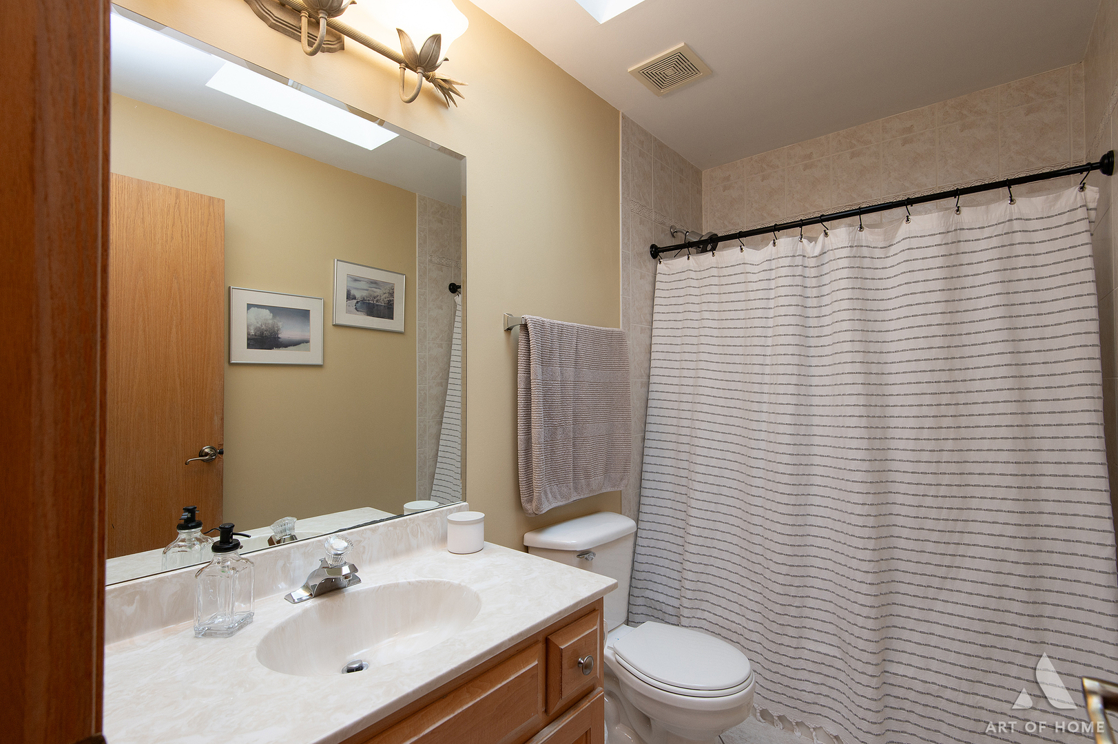 571 N Veterans Parkway, Addison, IL 60101