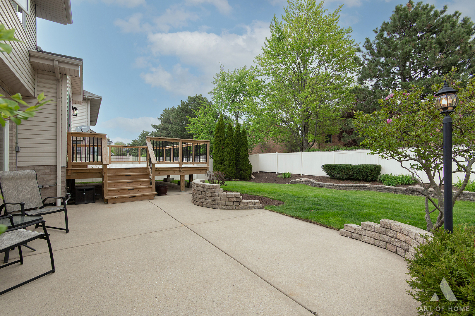 571 N Veterans Parkway, Addison, IL 60101
