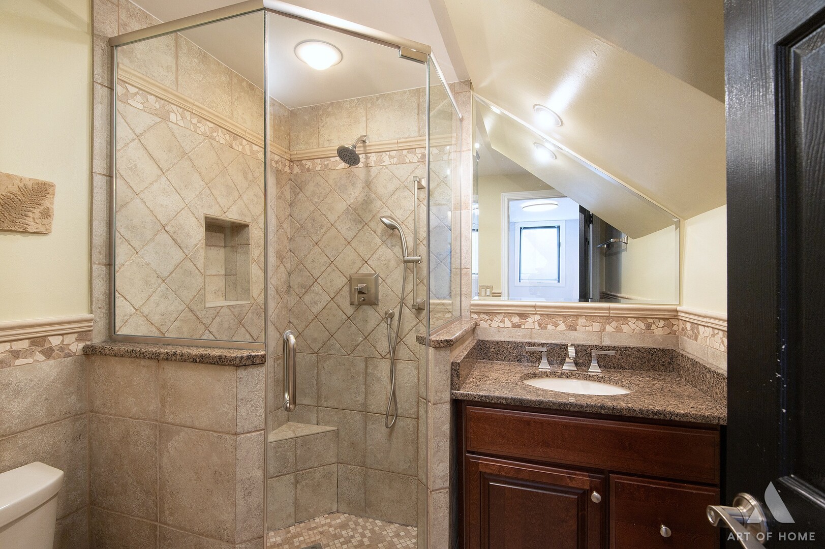 571 N Veterans Parkway, Addison, IL 60101