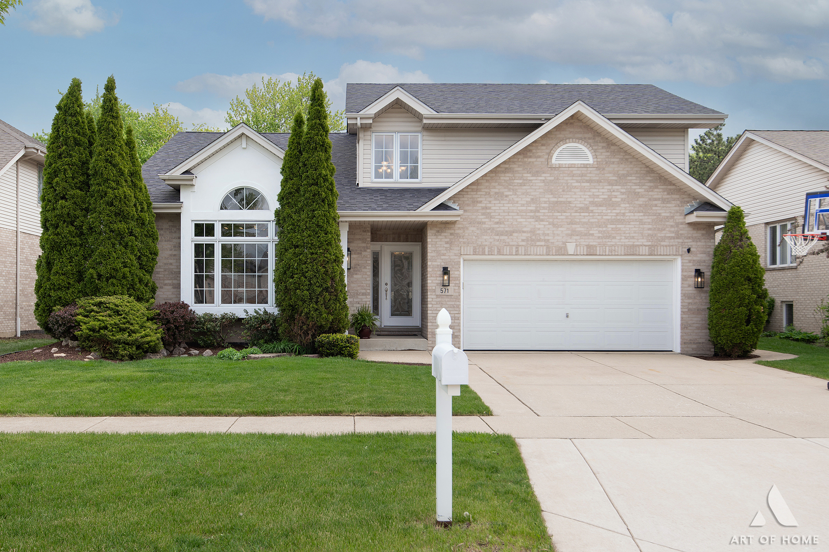 571 N Veterans Parkway, Addison, IL 60101
