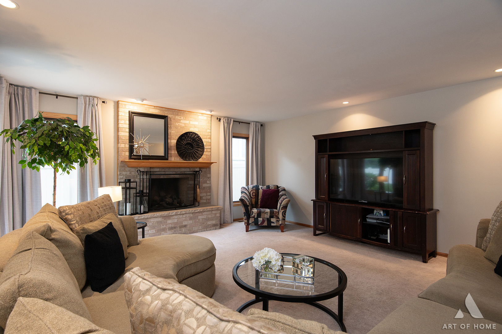 571 N Veterans Parkway, Addison, IL 60101
