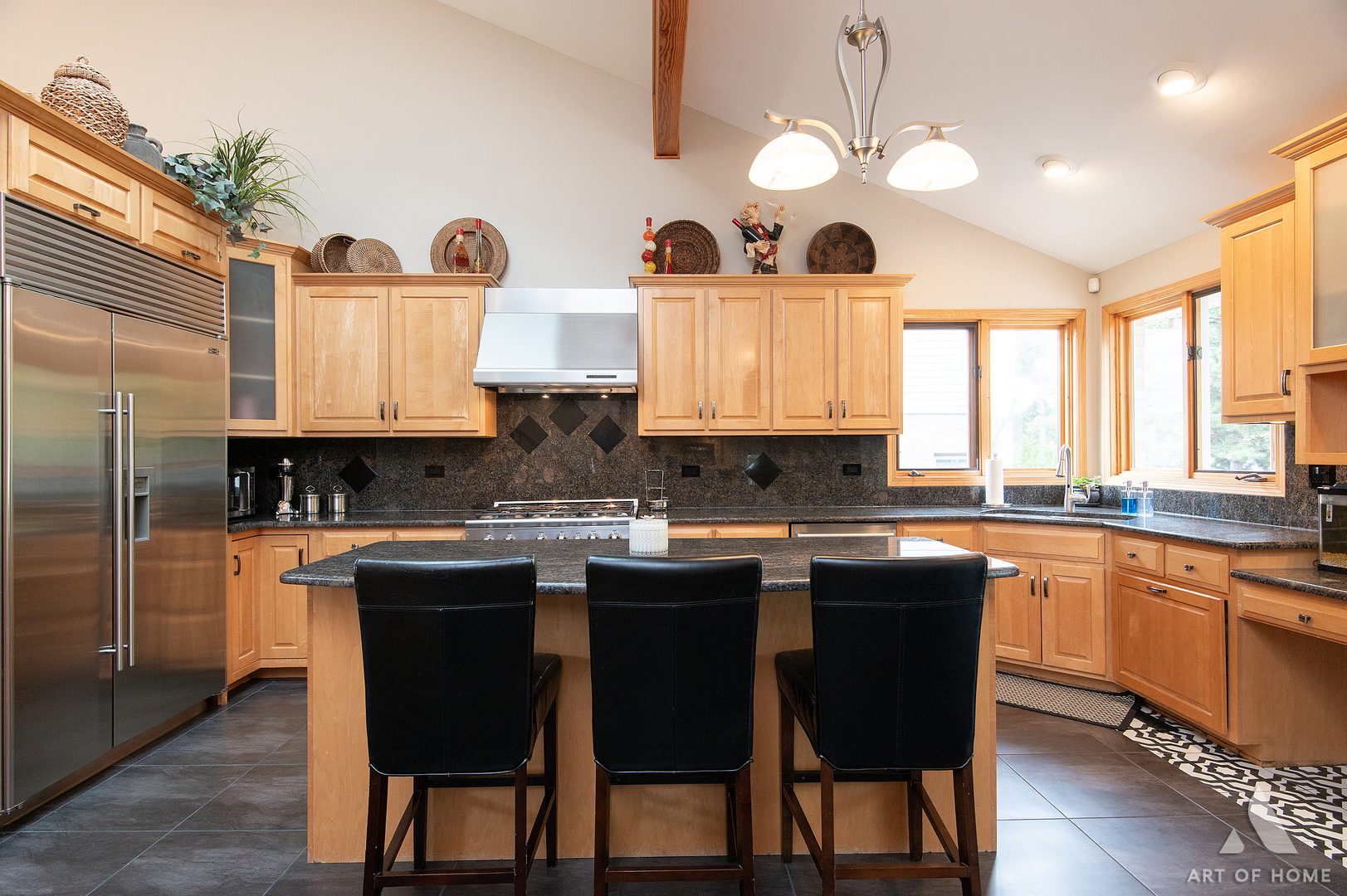 571 N Veterans Parkway, Addison, IL 60101