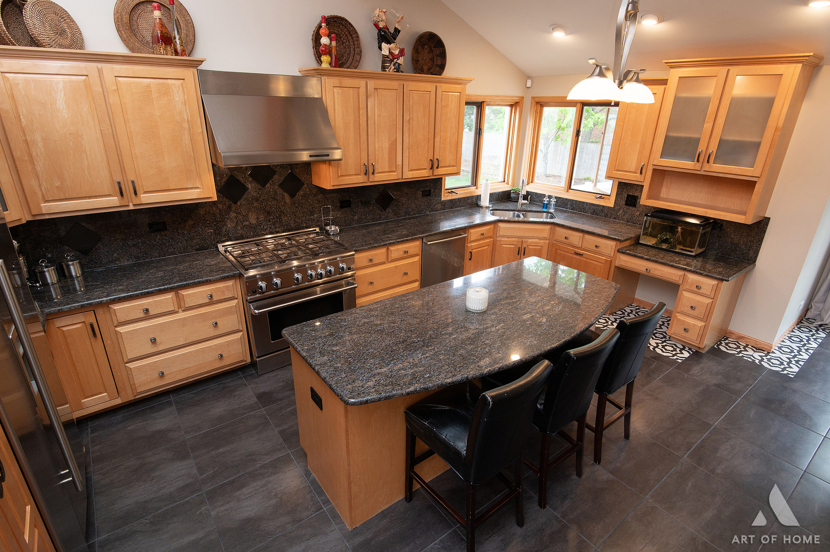 571 N Veterans Parkway, Addison, IL 60101