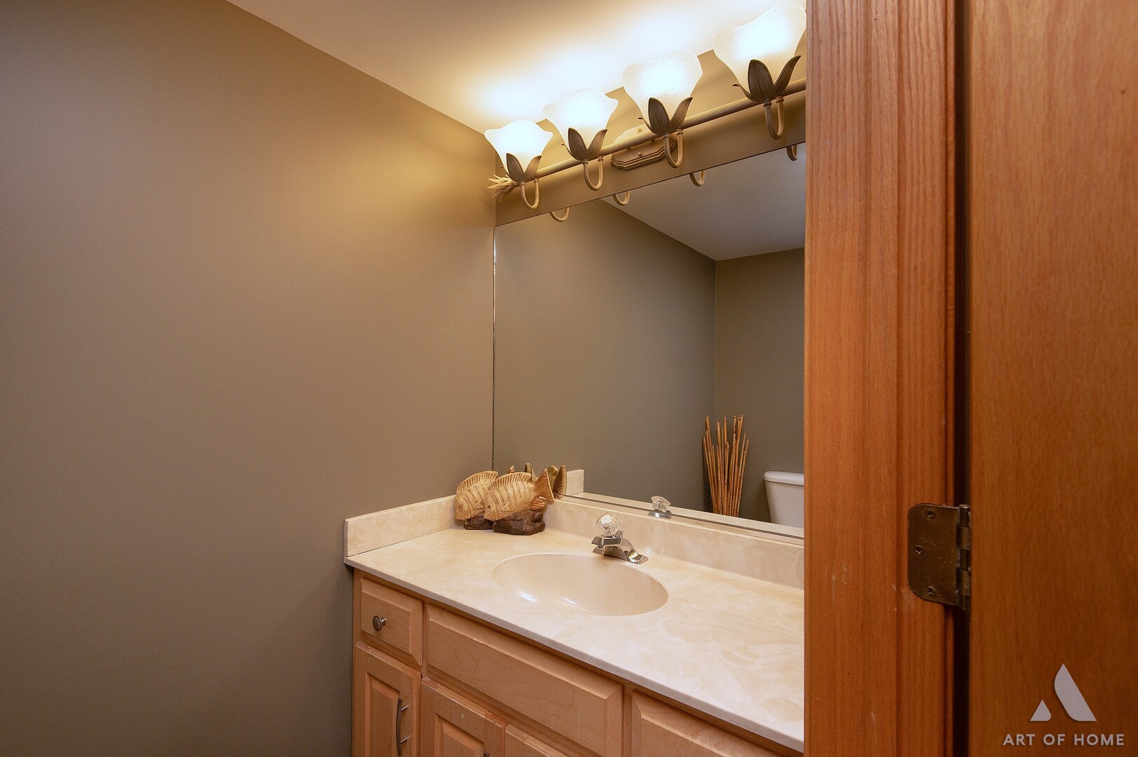 571 N Veterans Parkway, Addison, IL 60101