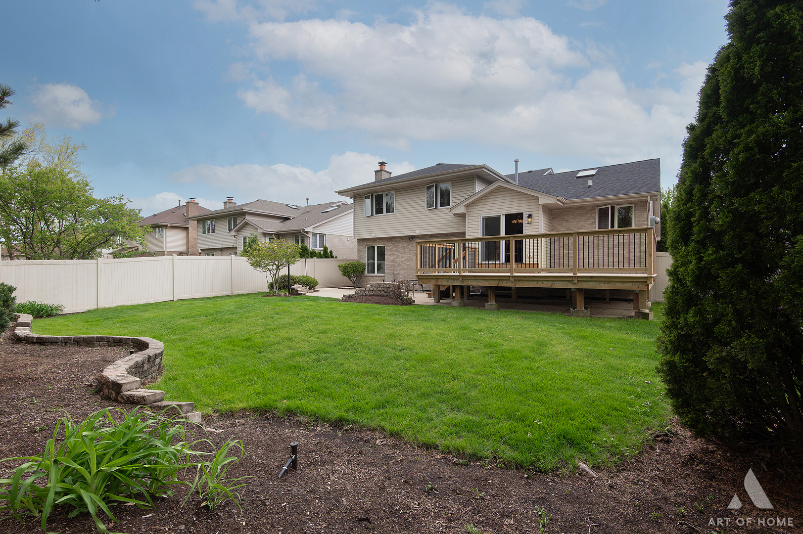 571 N Veterans Parkway, Addison, IL 60101
