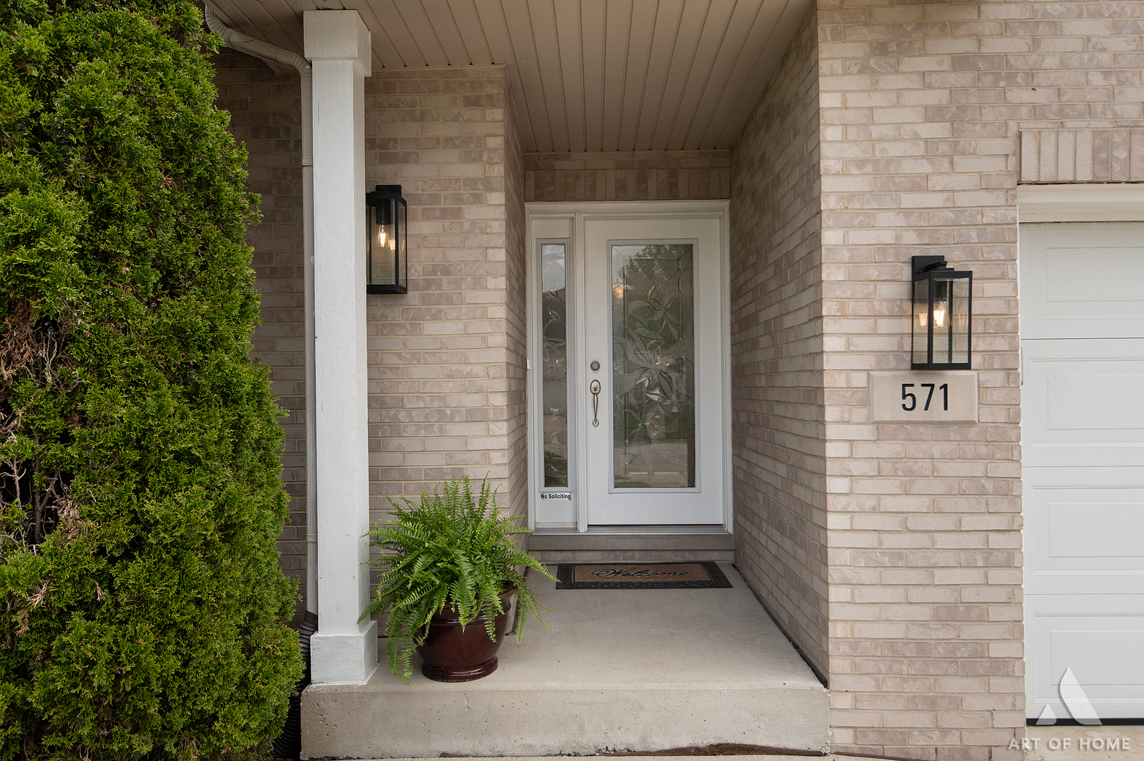 571 N Veterans Parkway, Addison, IL 60101