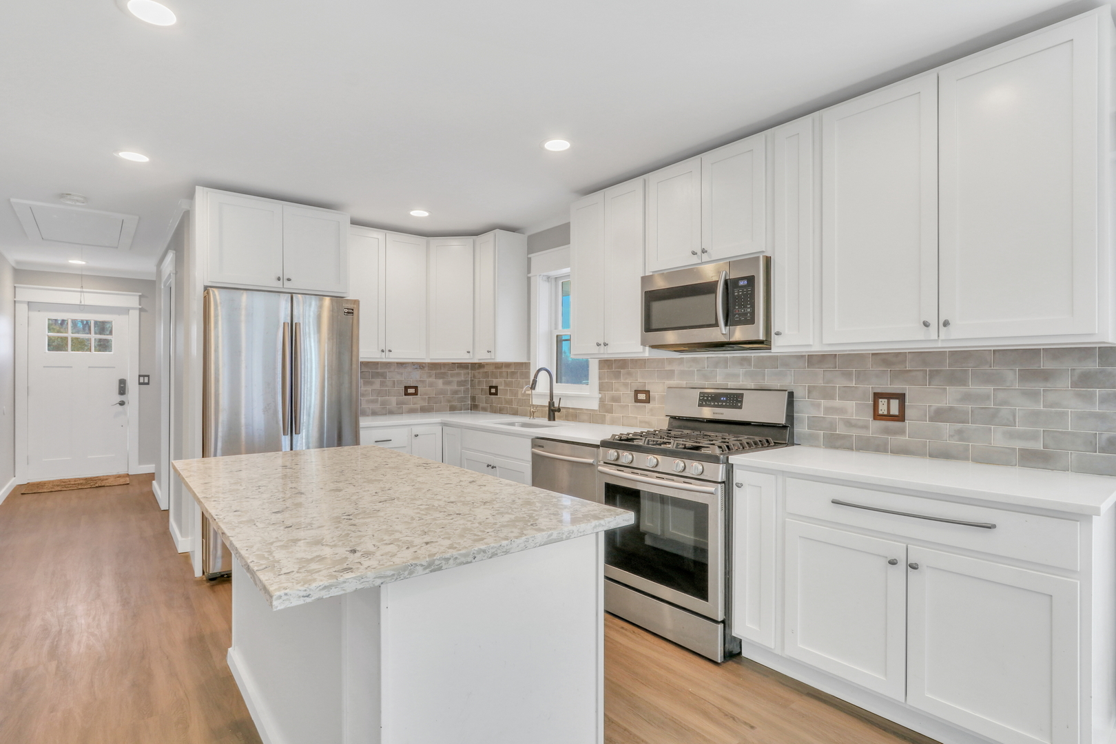 39452 N Petite Pass, Antioch, IL 60002