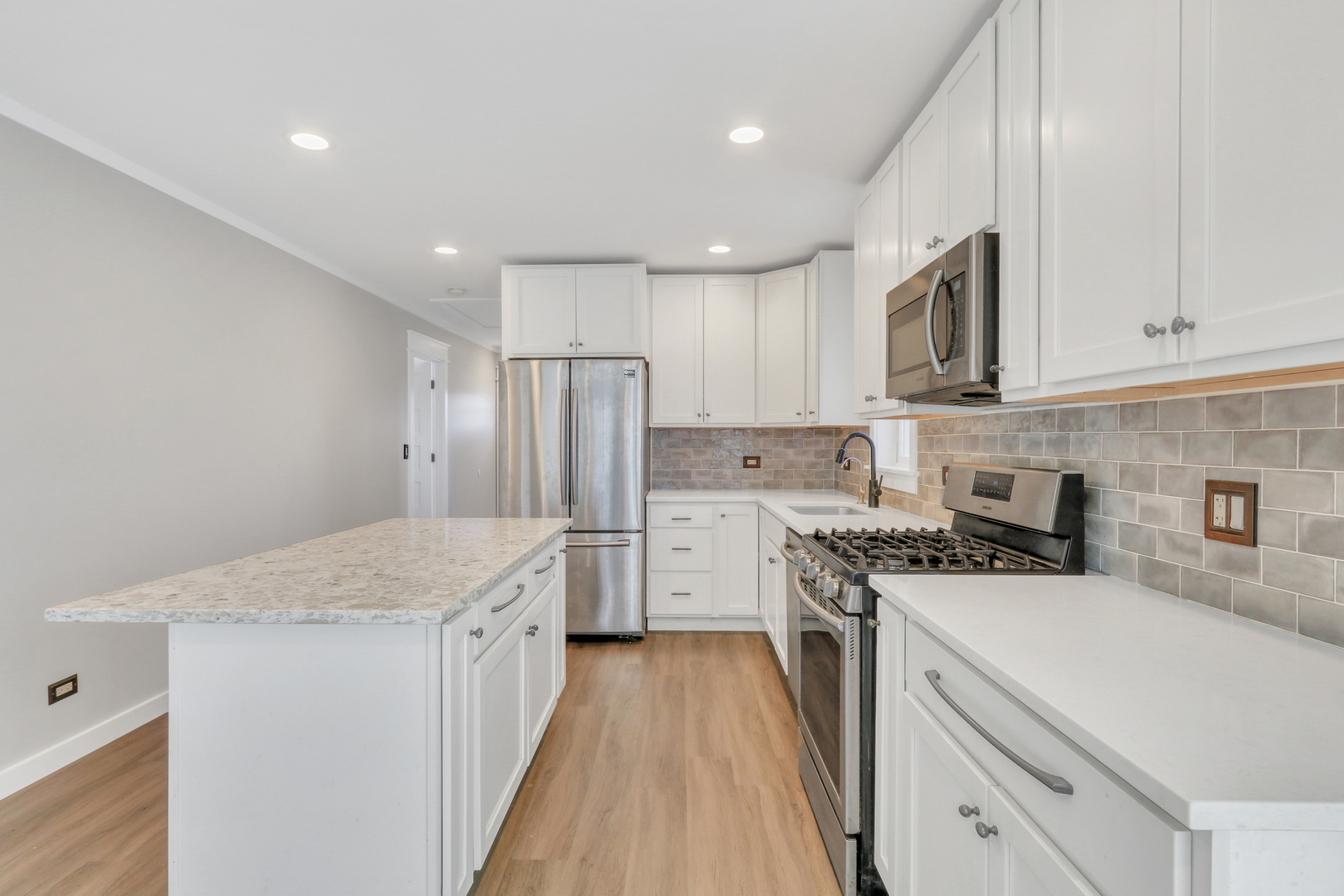 39452 N Petite Pass, Antioch, IL 60002