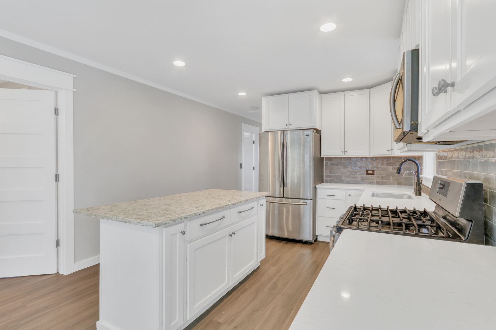 39452 N Petite Pass, Antioch, IL 60002