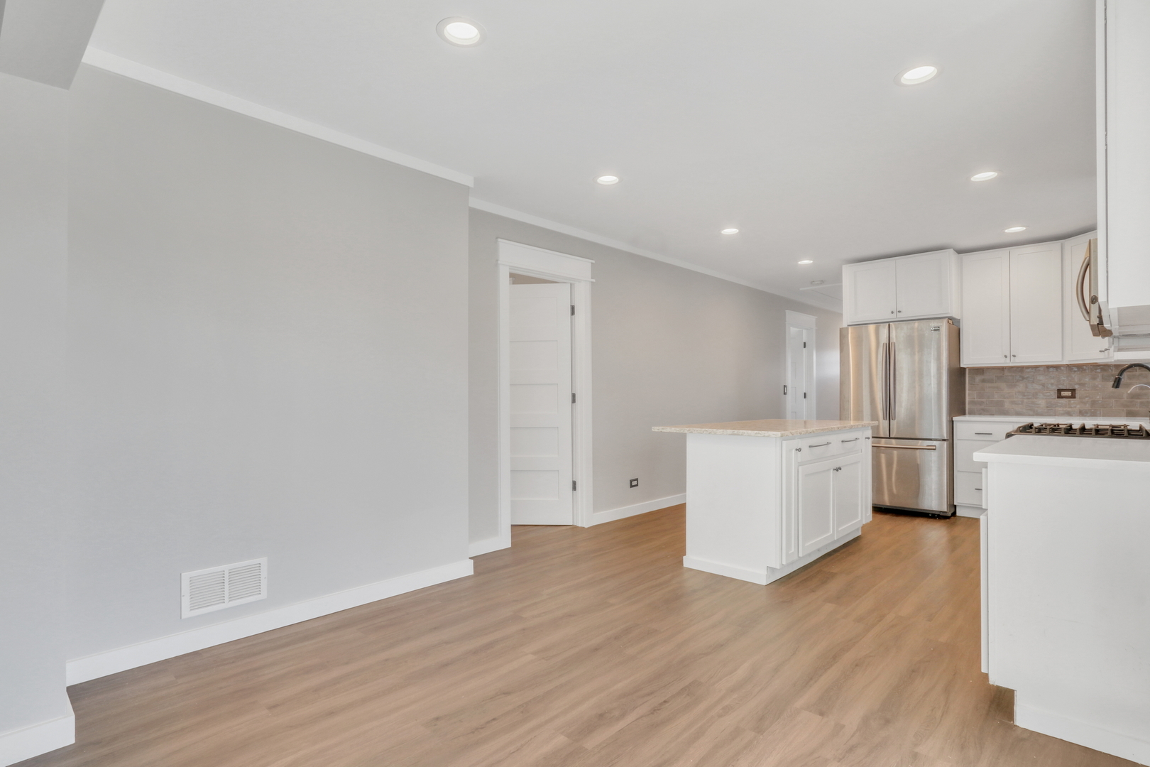 39452 N Petite Pass, Antioch, IL 60002