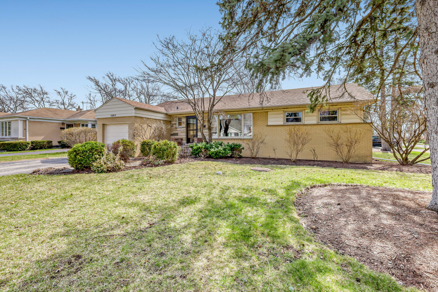 1605 W Fremont Street, Arlington Heights, IL 60005