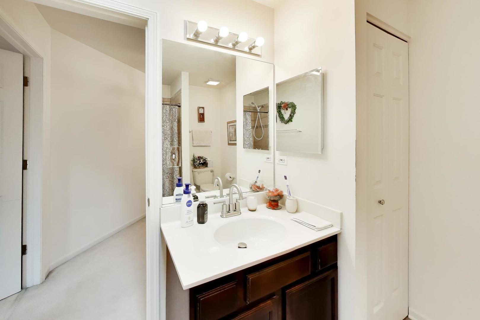 5355 Galloway Drive, Hoffman Estates, IL 60192