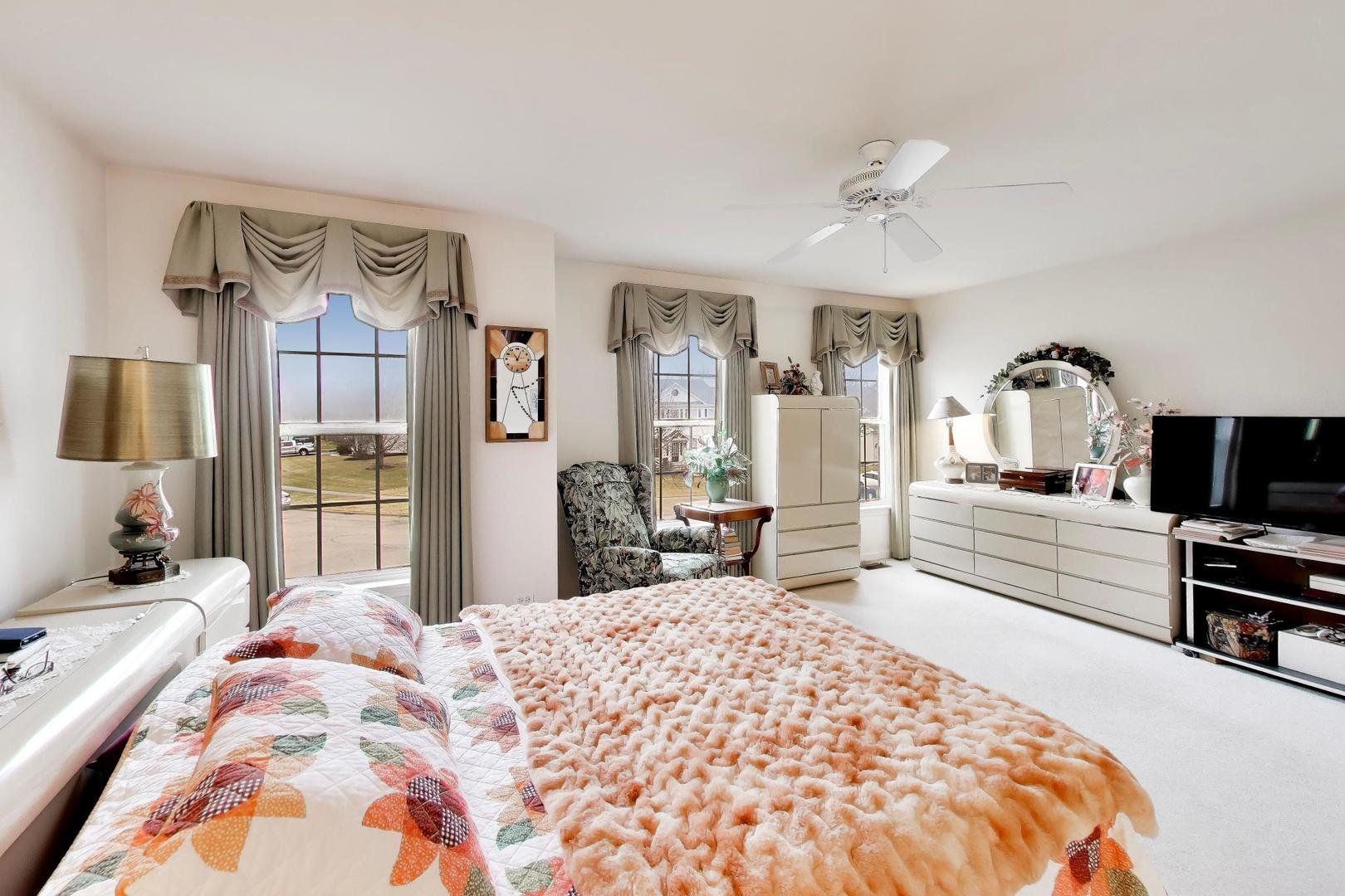 5355 Galloway Drive, Hoffman Estates, IL 60192