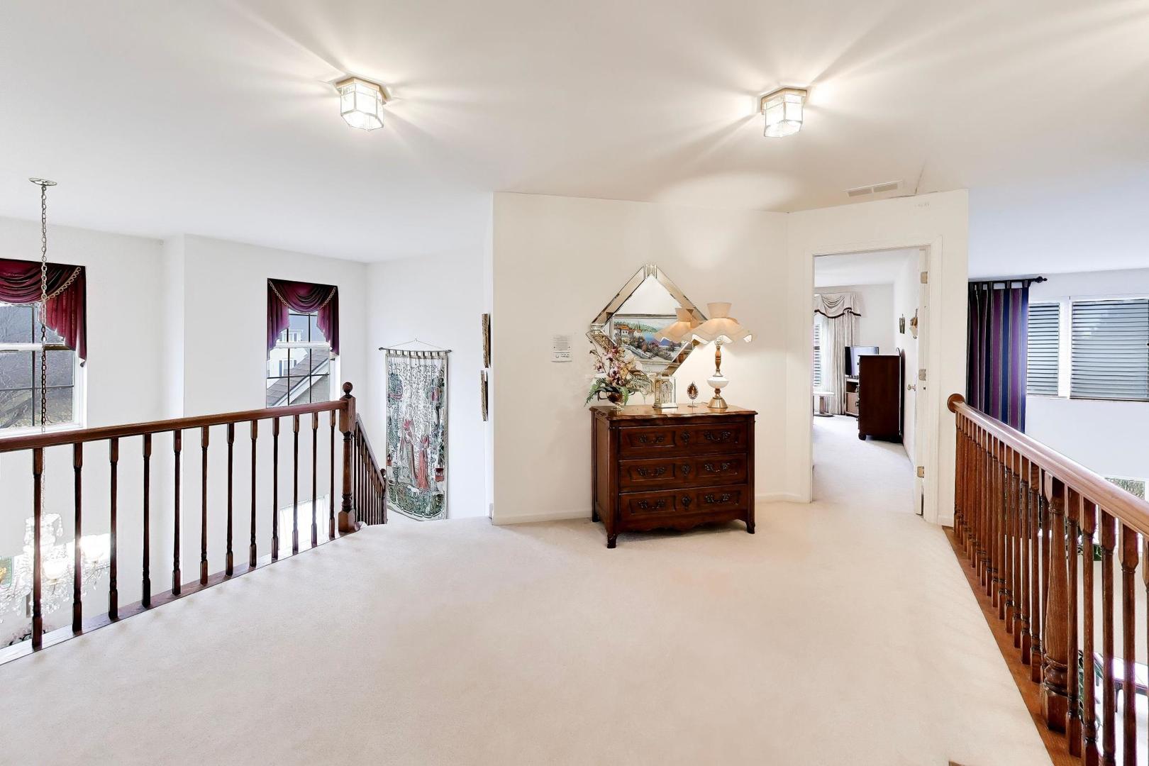 5355 Galloway Drive, Hoffman Estates, IL 60192