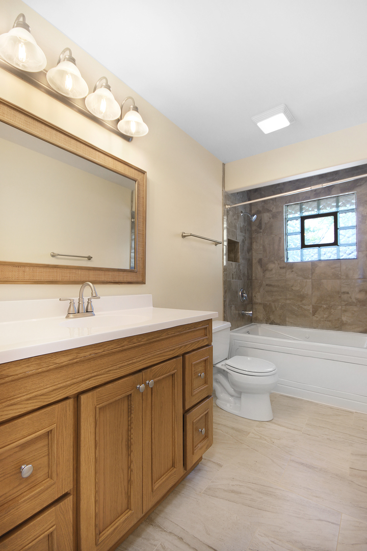 15842 Lavergne Avenue, Oak Forest, IL 60452