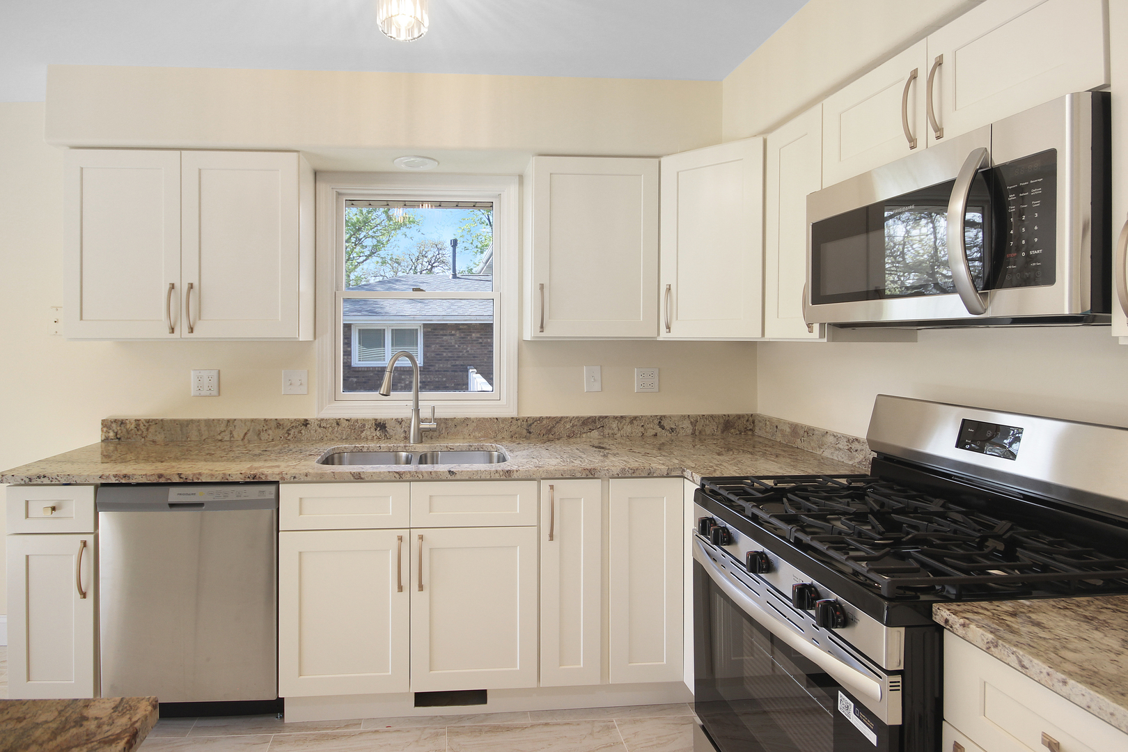 15842 Lavergne Avenue, Oak Forest, IL 60452