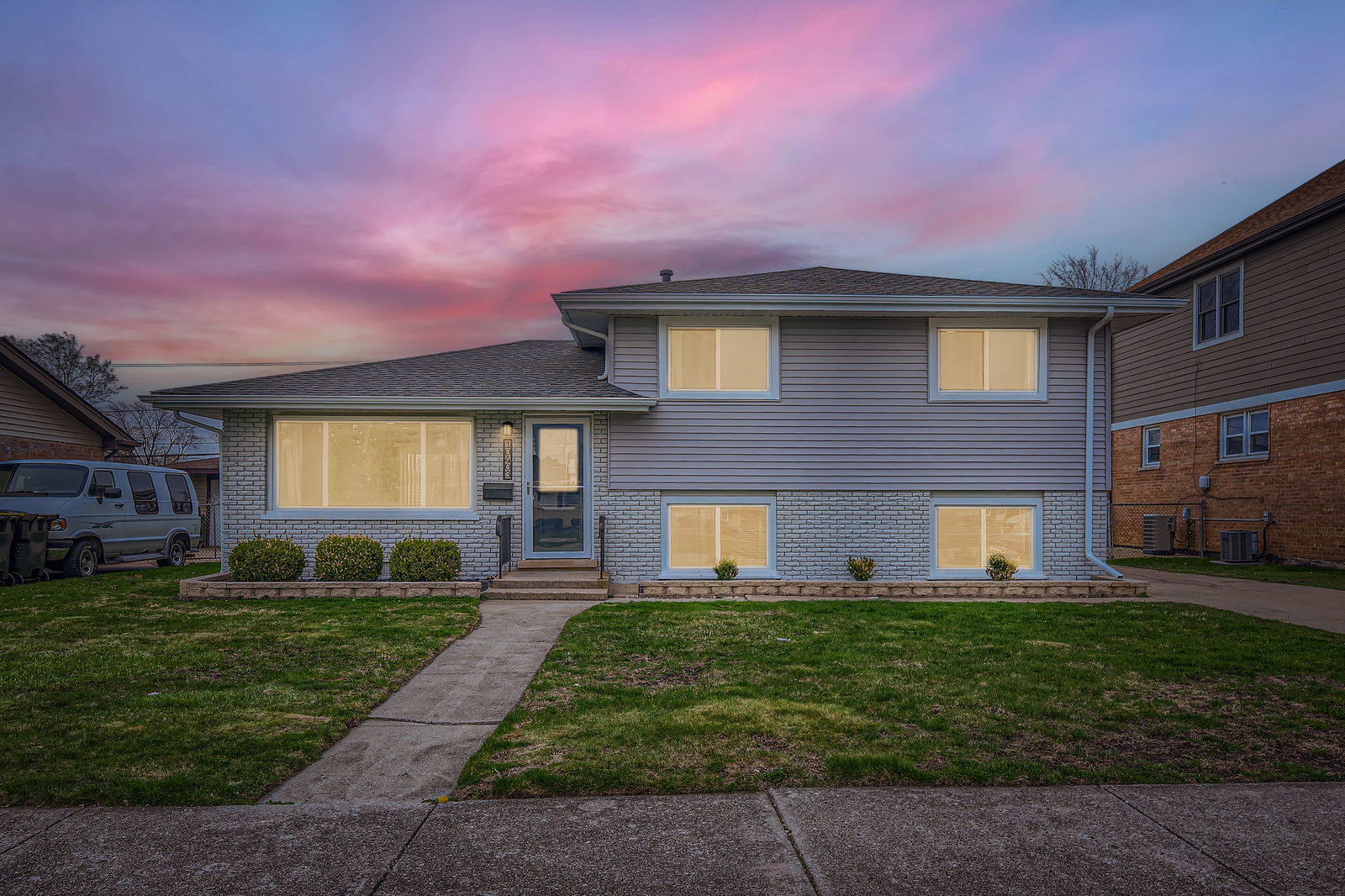 10403 Barnard Drive, Chicago Ridge, IL 60415