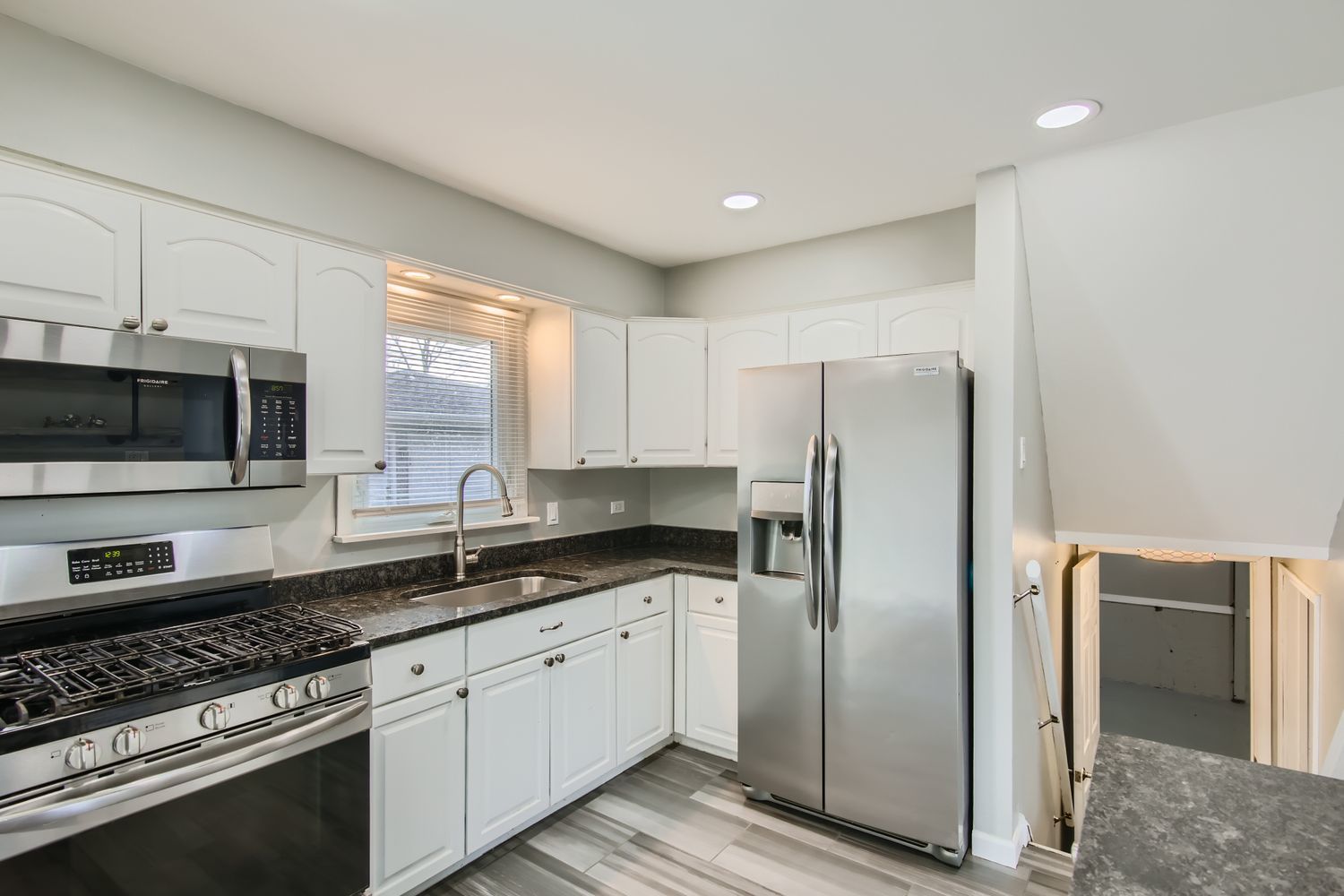 10403 Barnard Drive, Chicago Ridge, IL 60415