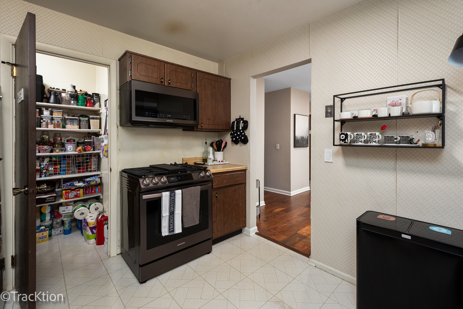 1147 Middlebury Lane #B1, Wheeling, IL 60090