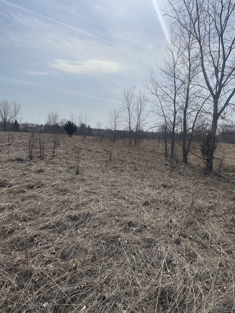 1055 E Grand Avenue, Lindenhurst, IL 60046
