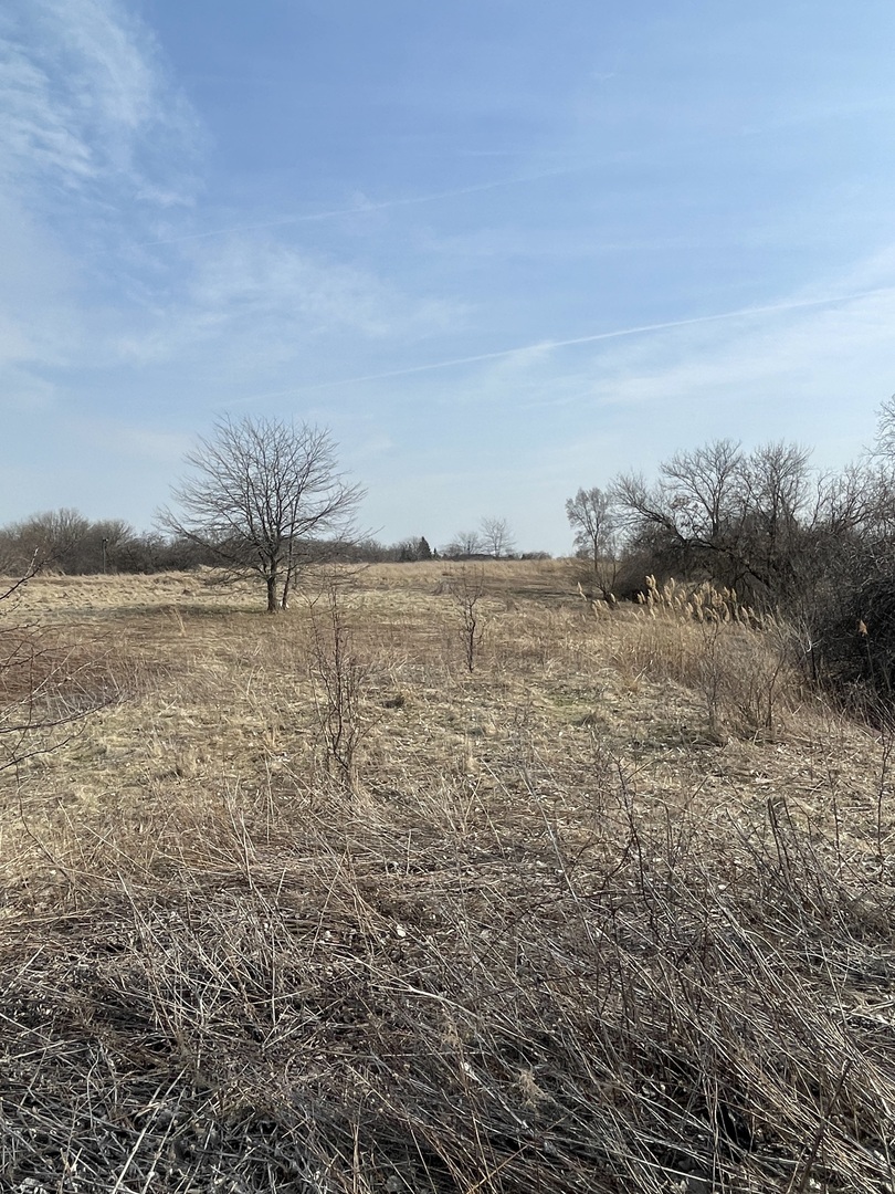 1055 E Grand Avenue, Lindenhurst, IL 60046
