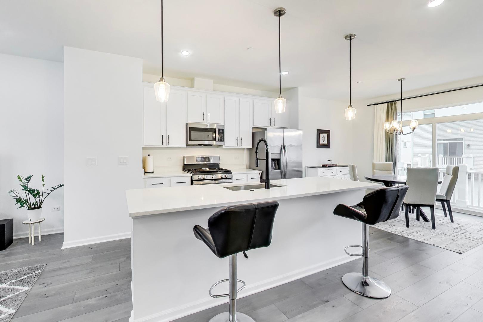 1541 Cooper Street, Des Plaines, IL 60018