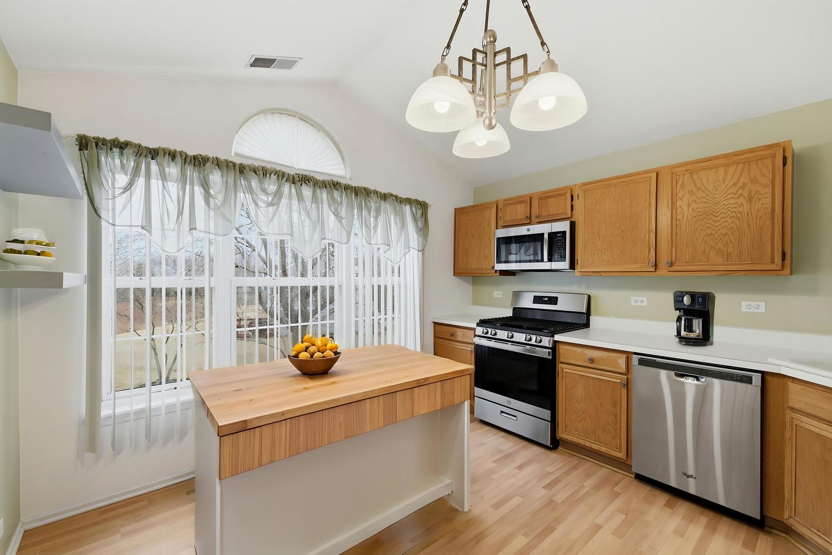 1632 Columbia Circle #2, Bartlett, IL 60103