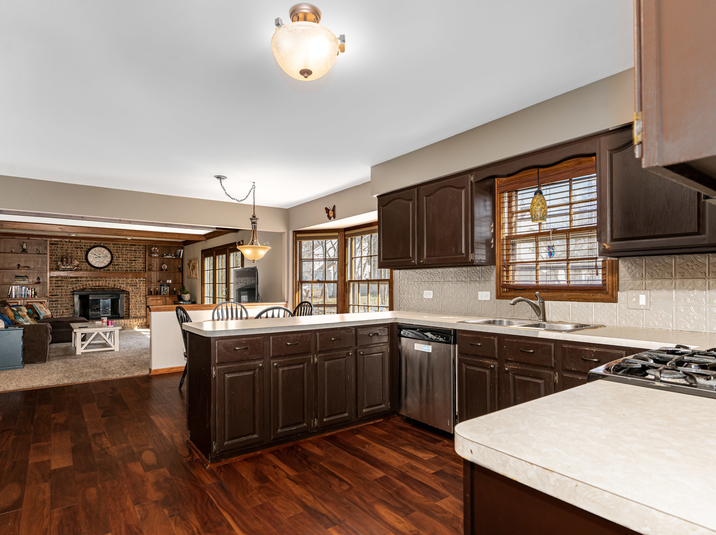 27W412 Chartwell Drive, Winfield, IL 60190