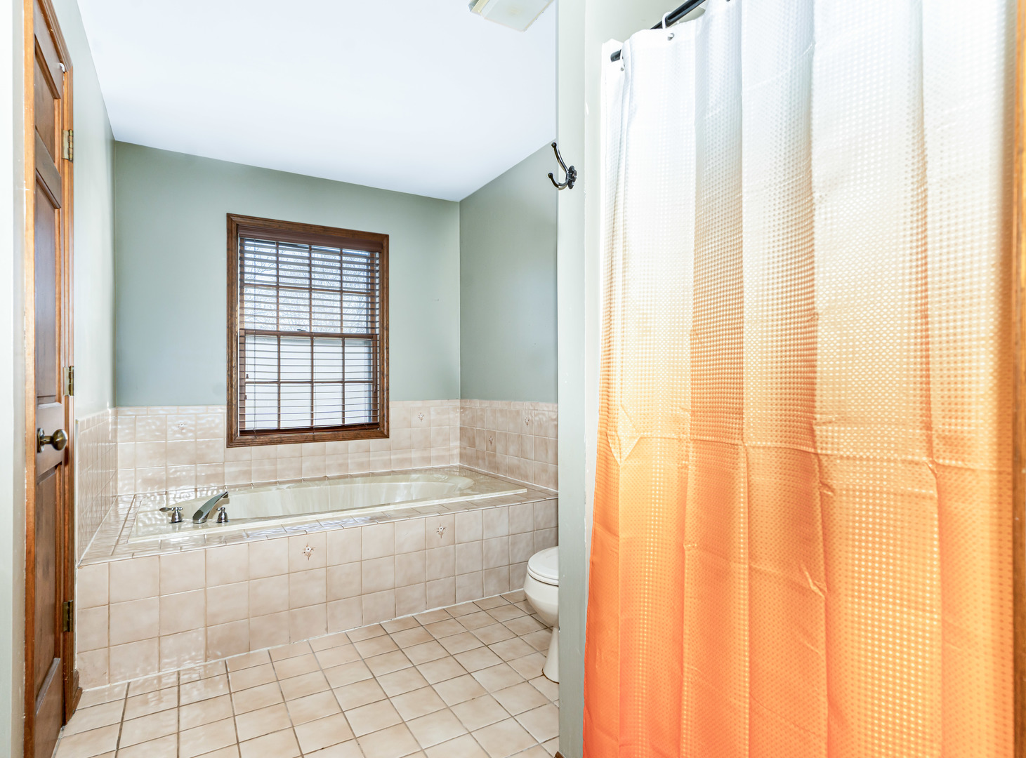 27W412 Chartwell Drive, Winfield, IL 60190