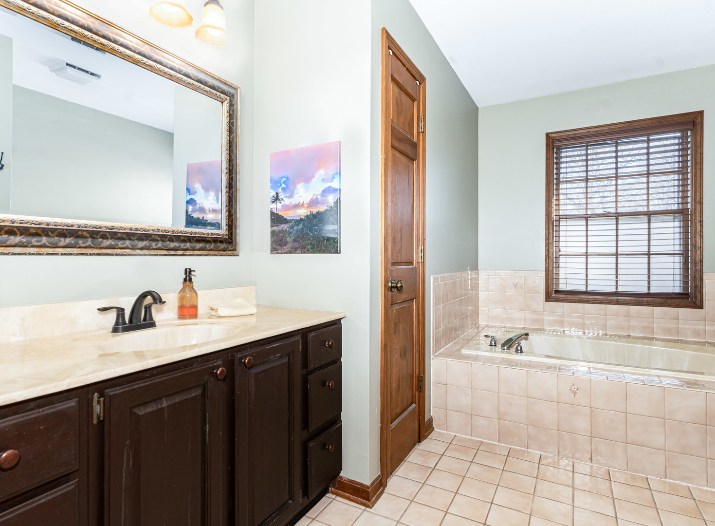 27W412 Chartwell Drive, Winfield, IL 60190