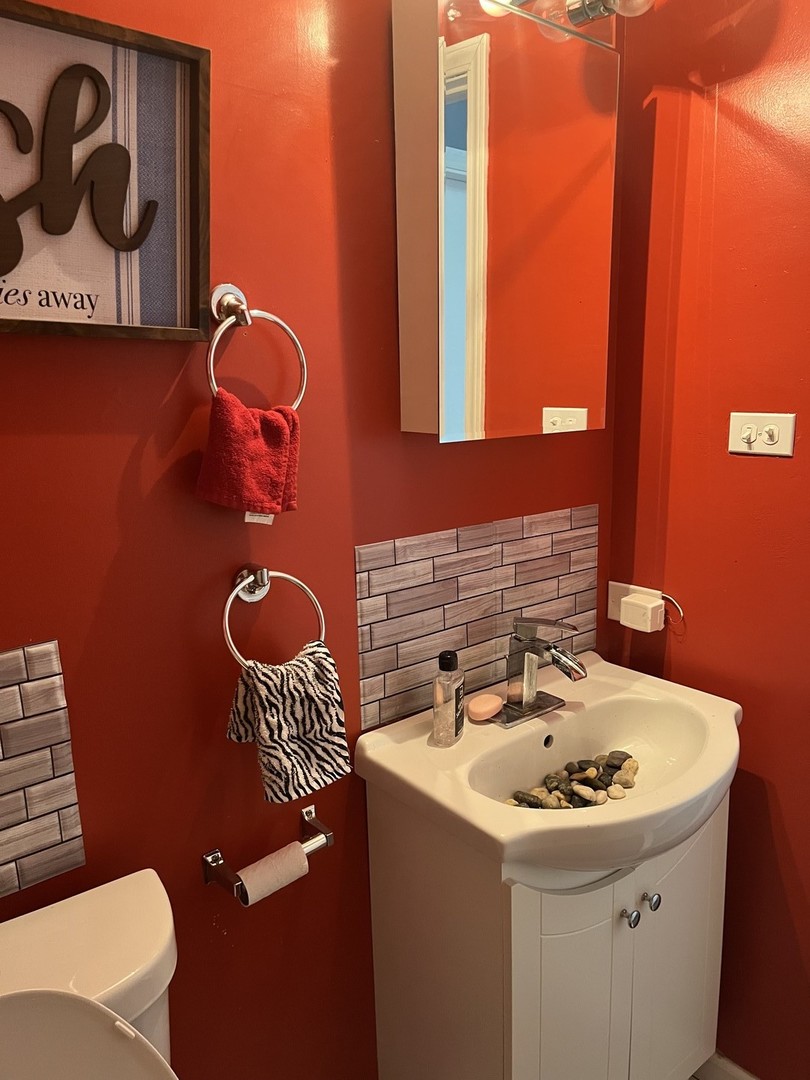 18650 Golfview Drive, Hazel Crest, IL 60429