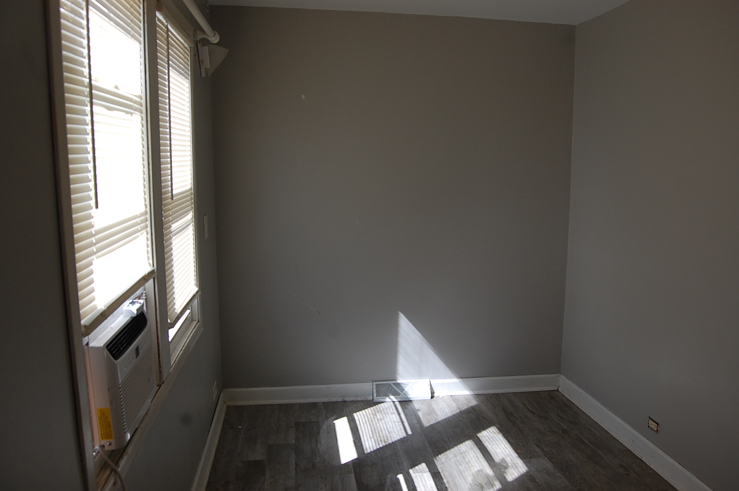 21702 W Edgewood Avenue, Lake Villa, IL 60046