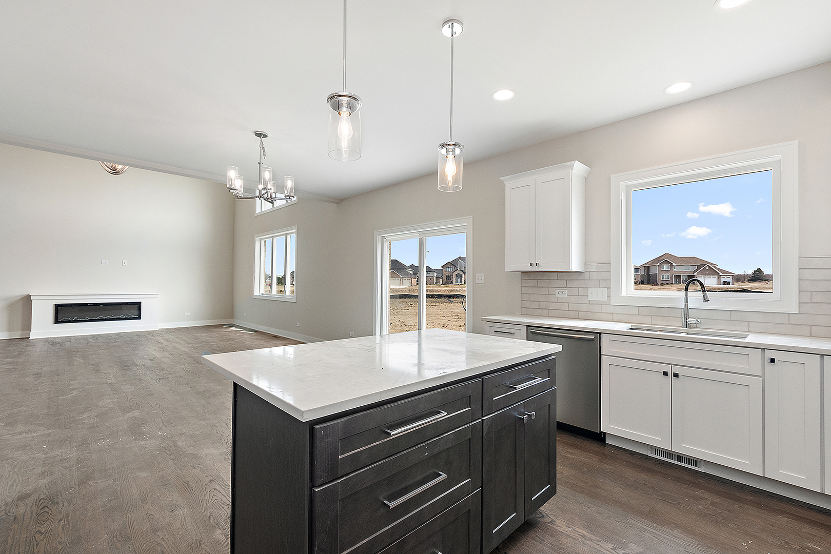 8214 S Stanley Trail, Frankfort, IL 60423