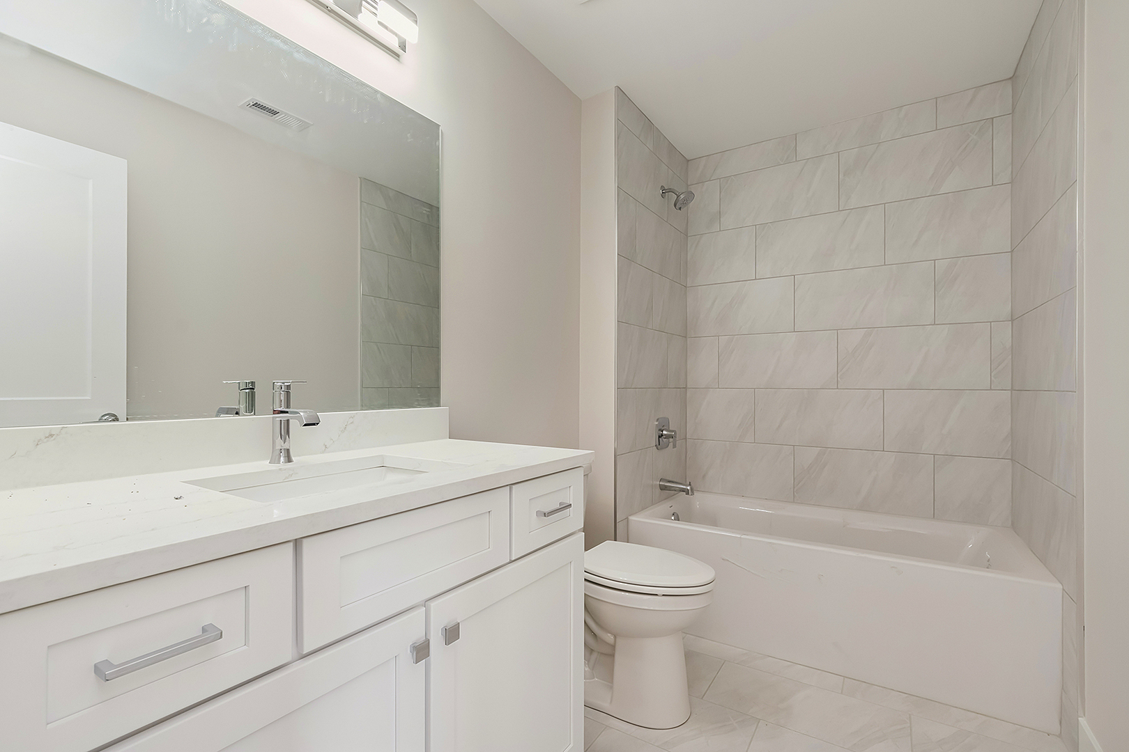 8214 S Stanley Trail, Frankfort, IL 60423