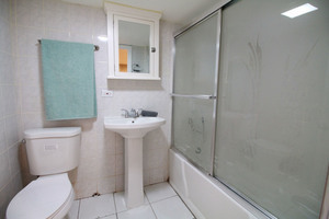 8829 Robin Drive #B, Des Plaines, IL 60016