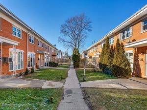 8829 Robin Drive #B, Des Plaines, IL 60016