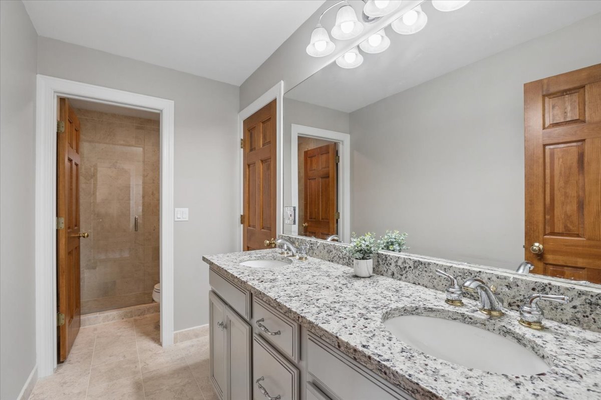 1065 Vineyard Drive, Gurnee, IL 60031