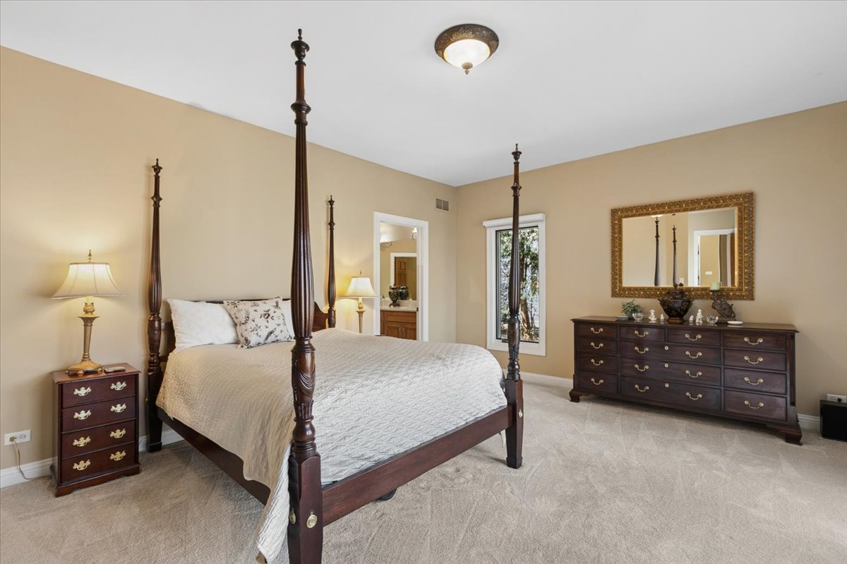 1065 Vineyard Drive, Gurnee, IL 60031