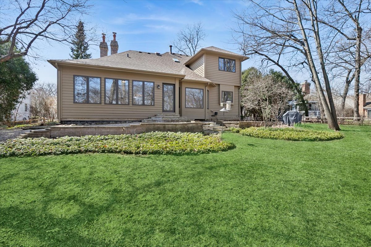 1065 Vineyard Drive, Gurnee, IL 60031