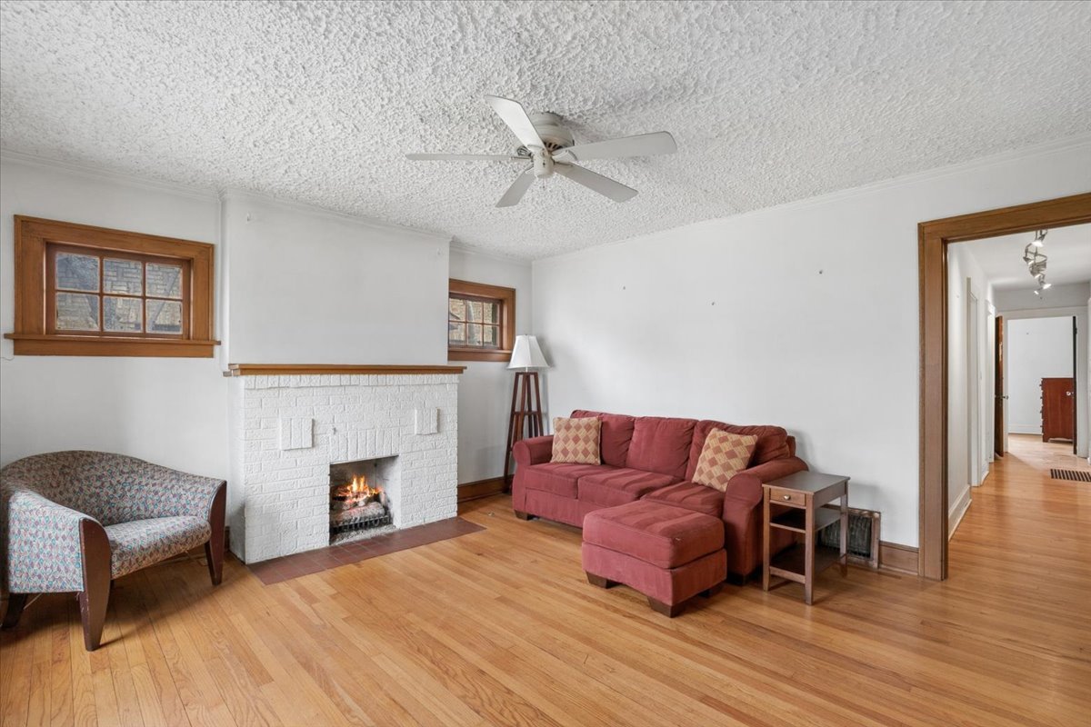 1319 N Ash Street, Waukegan, IL 60085