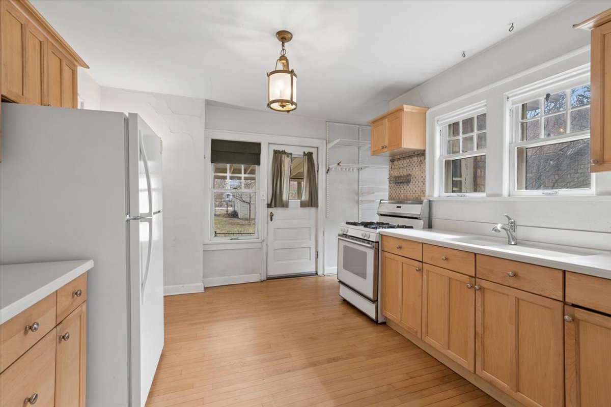 1319 N Ash Street, Waukegan, IL 60085