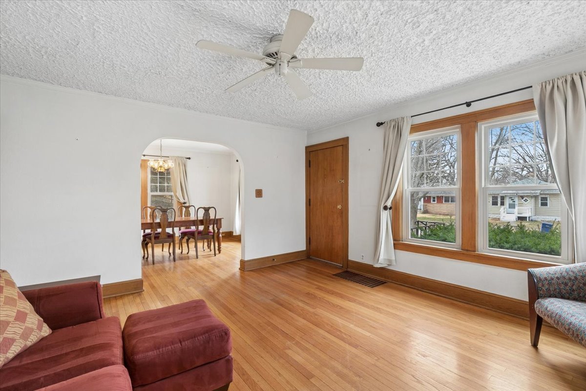 1319 N Ash Street, Waukegan, IL 60085