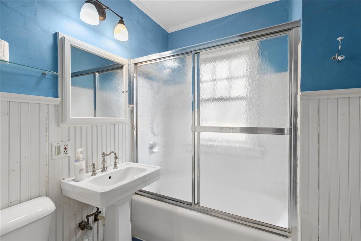 1319 N Ash Street, Waukegan, IL 60085